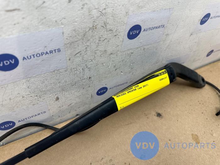 Front wiper arm Mercedes Sprinter