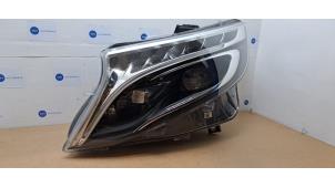 Gebruikte Linker Koplamp Mercedes V (447.8) 2.0 300d 16V Prijs € 1.270,50 Inclusief btw aangeboden door Autoparts Van De Velde