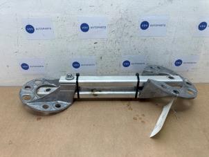 Gebruikte Steun (diversen) Mercedes GLE (W166) 350d 3.0 V6 24V BlueTEC 4-Matic Prijs € 60,50 Inclusief btw aangeboden door Autoparts Van De Velde