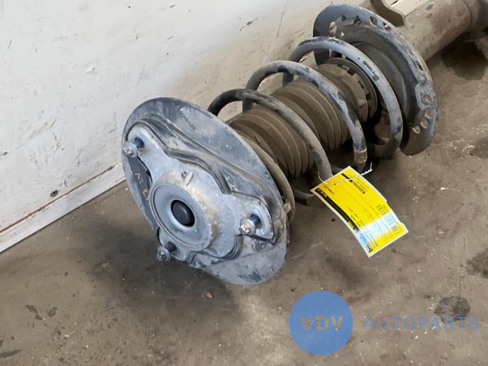 Fronts shock absorber, left Mercedes E-Klasse