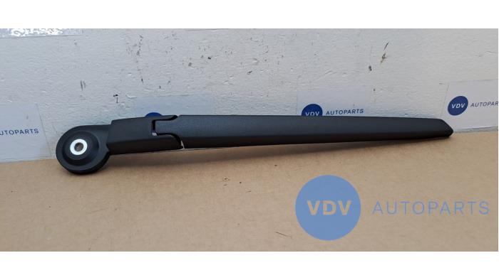 Rear wiper arm