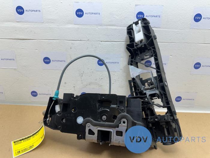 Mechanizm blokady drzwi prawych przednich wersja 4-drzwiowa