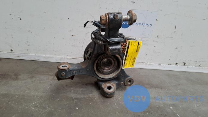 Fusee links-voor Mercedes Vito