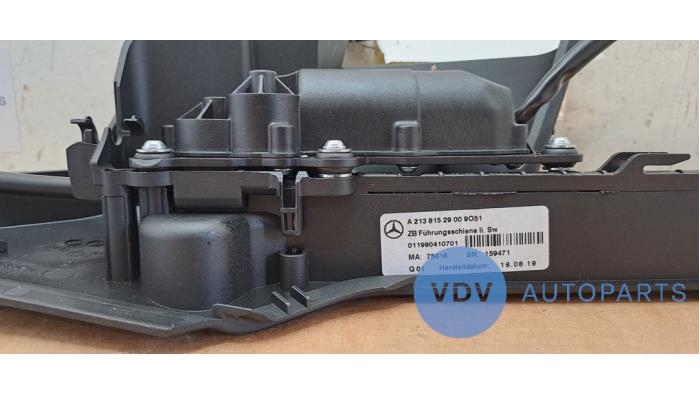 Rolka prowadzaca pokrowca lewa Mercedes E-Klasse