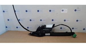 Gebruikte Rolhoes geleider links Mercedes E (W213) E-200 1.5 EQ Boost Prijs € 60,50 Inclusief btw aangeboden door Autoparts Van De Velde