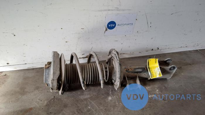 Fronts shock absorber, left Mercedes CLA