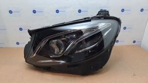 Gebruikte Koplamp links Mercedes E (W213) E-200d 2.0 Turbo 16V Prijs € 1.542,75 Inclusief btw aangeboden door Autoparts Van De Velde
