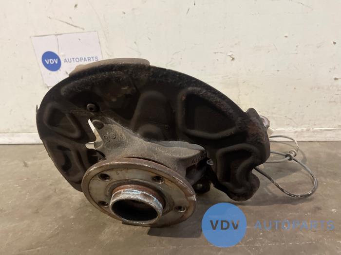 Fusee links-voor Mercedes Vito