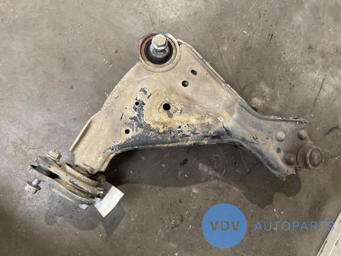 Wahacz zawieszenia prawy przód Mercedes Vito