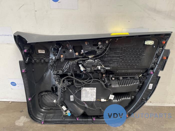 Tapicerka drzwi lewych przednich wersja 4-drzwiowa Mercedes B-Klasse