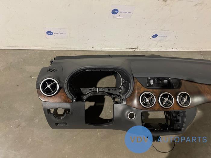 Dashboard Mercedes B-Klasse