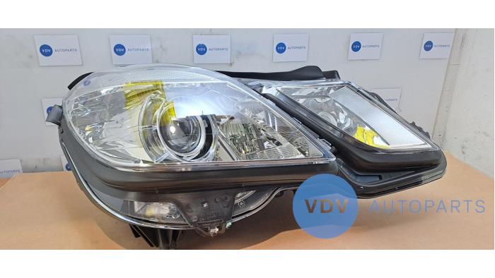 Headlight, right Mercedes E-Klasse