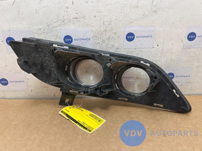 Pieza de parachoques derecha delante Mercedes B-Klasse