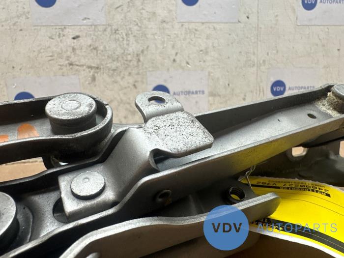 Zawias pokrywy silnika Mercedes E-Klasse