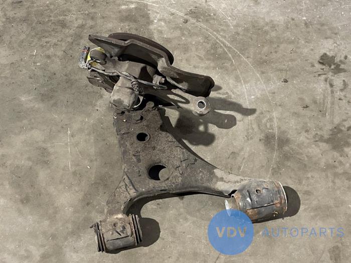 Fusee links-voor Mercedes B-Klasse