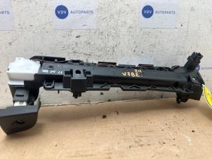 Gebruikte Slot Dashboardkastje Mercedes E (W211) 2.2 E-200 CDI 16V Prijs € 36,30 Inclusief btw aangeboden door Autoparts Van De Velde