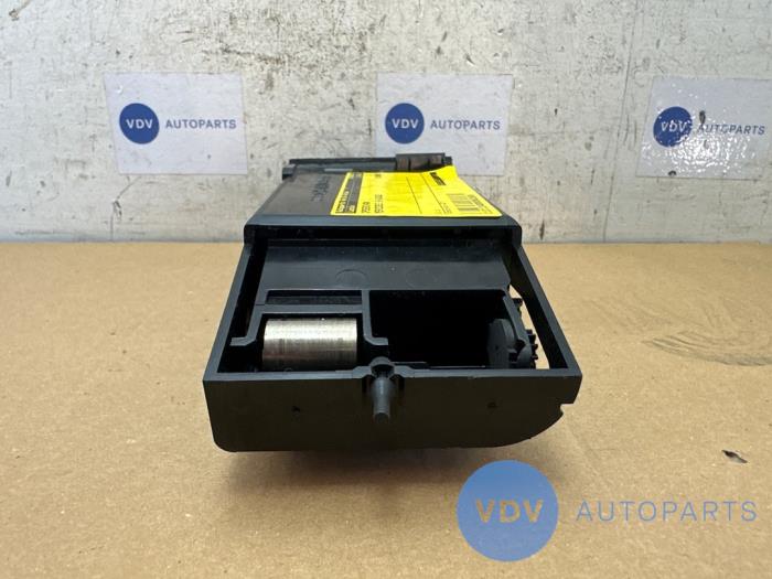 Storage compartment Mercedes E-Klasse