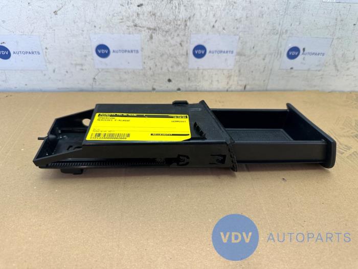 Storage compartment Mercedes E-Klasse