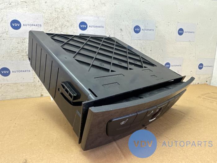 Przelacznik swiatel awaryjnych Mercedes E-Klasse