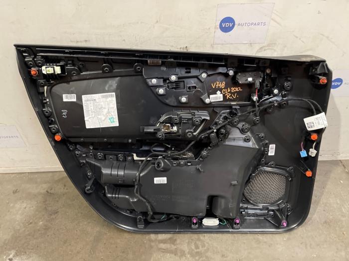 Tapicerka drzwi prawych przednich wersja 4-drzwiowa Mercedes CLA