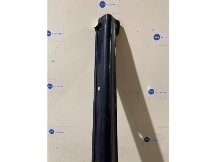 Dorpel links Mercedes B-Klasse