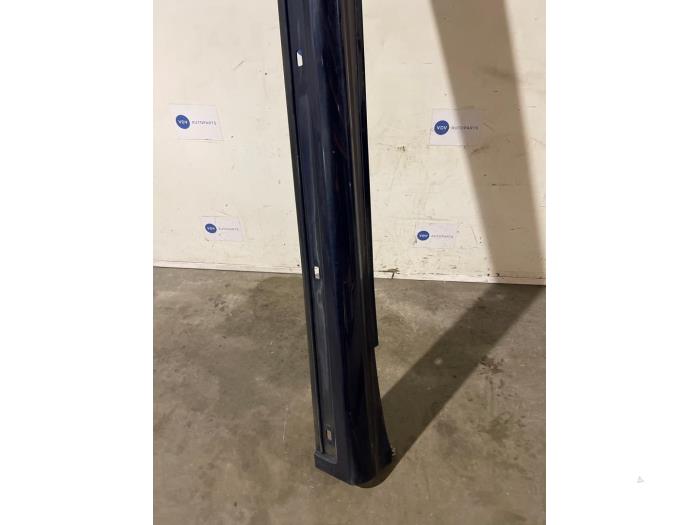 Dorpel links Mercedes B-Klasse
