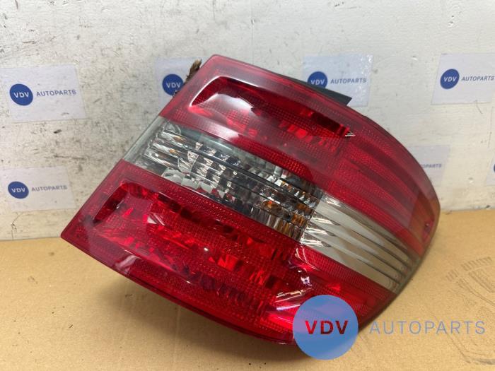 Luz trasera derecha Mercedes B-Klasse