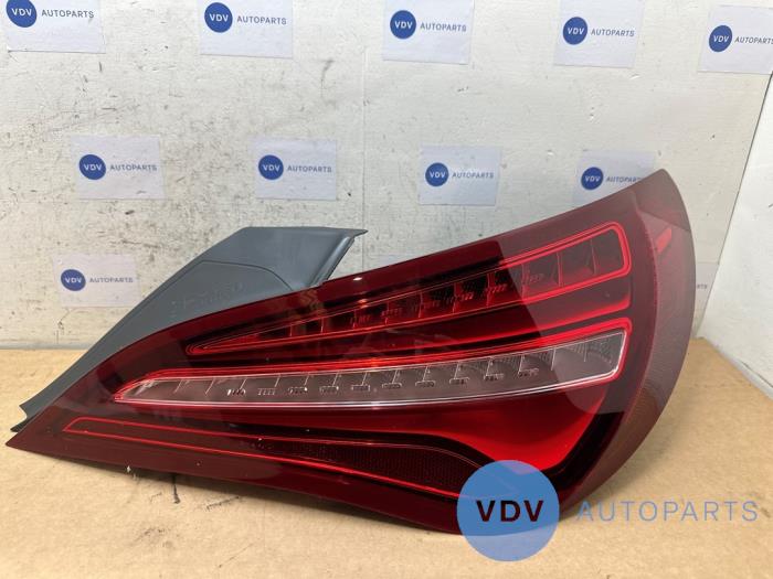 Luz trasera derecha Mercedes CLA