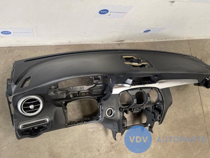 Tableau de bord Mercedes C-Klasse