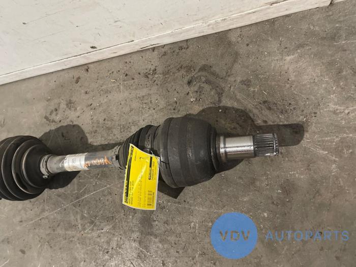 Os napedowa lewy przód Mercedes CLA