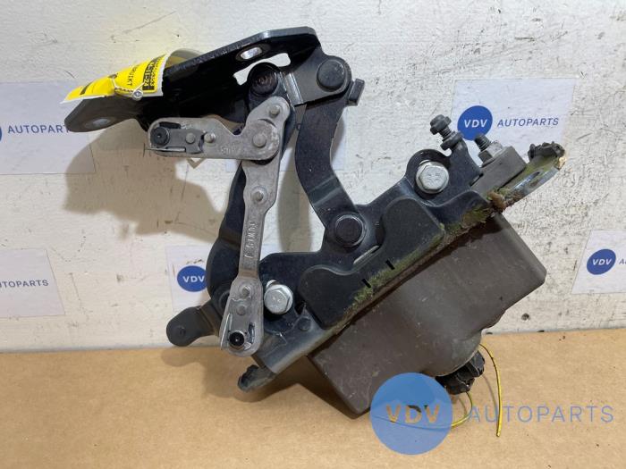 Pop up bonnet system Mercedes E-Klasse