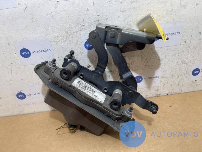 Pop up bonnet system Mercedes E-Klasse