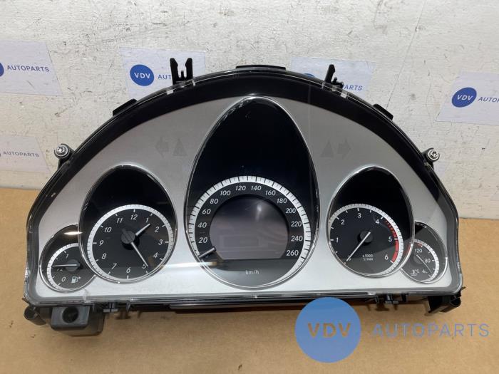 Tacho - Kombiinstrument KM Mercedes E-Klasse