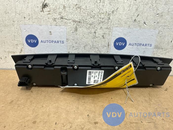 Przelacznik swiatel awaryjnych Mercedes B-Klasse