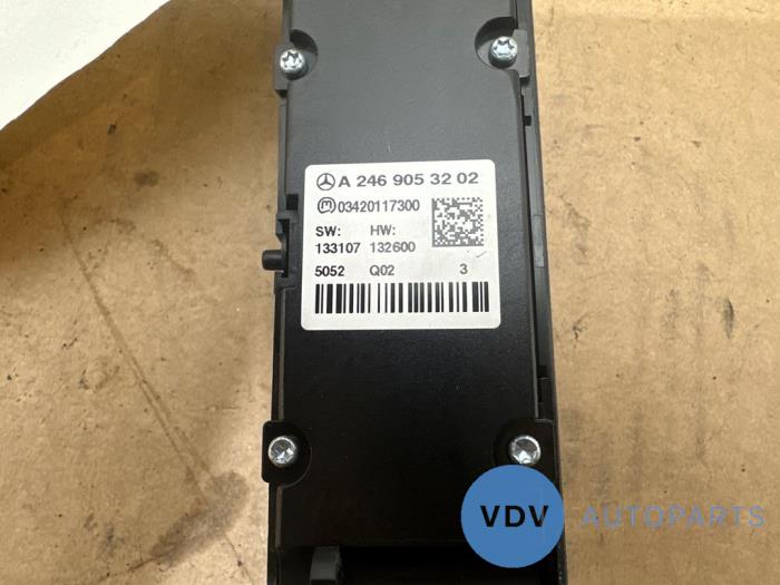 Przelacznik swiatel awaryjnych Mercedes B-Klasse