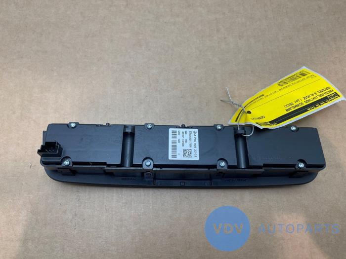 Przelacznik swiatel awaryjnych Mercedes B-Klasse