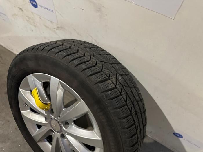 Llanta y neumático Mercedes CLA