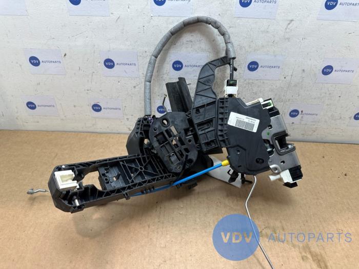 Mechanizm blokady drzwi lewych przednich wersja 4-drzwiowa Mercedes B-Klasse