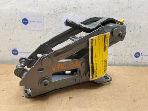 Gebruikte Scharnierset Mercedes GLK (204.7/9) 2.2 200 CDI 16V BlueEfficiency Prijs € 24,20 Inclusief btw aangeboden door Autoparts Van De Velde