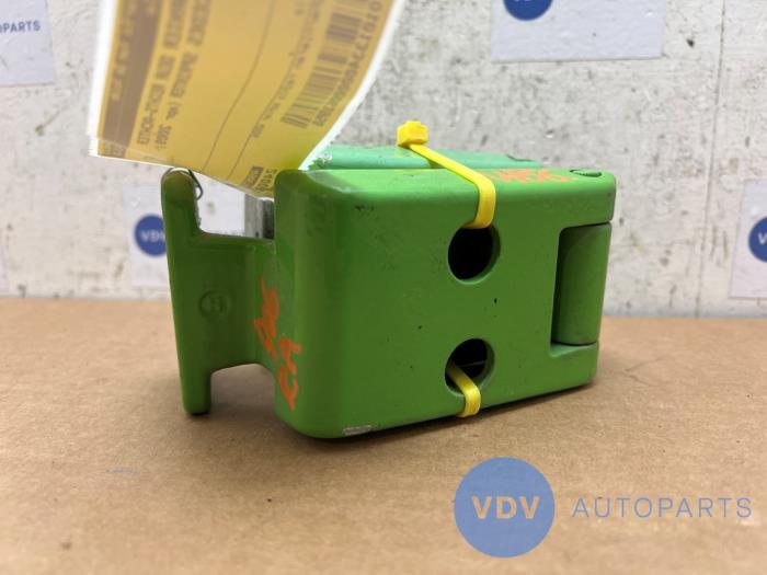 Charnière porte arrière droite Mercedes Sprinter