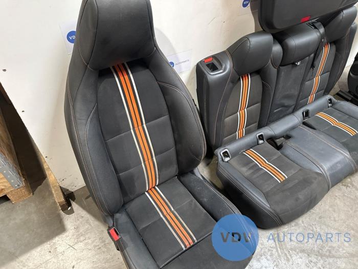 Fotele + kanapa (kompletne) Mercedes CLA