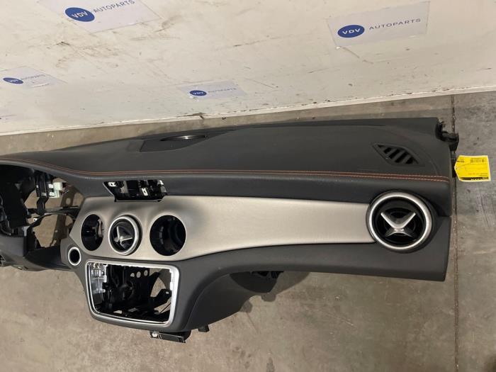 Salpicadero Mercedes CLA