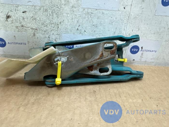 Zawias pokrywy silnika Mercedes Sprinter