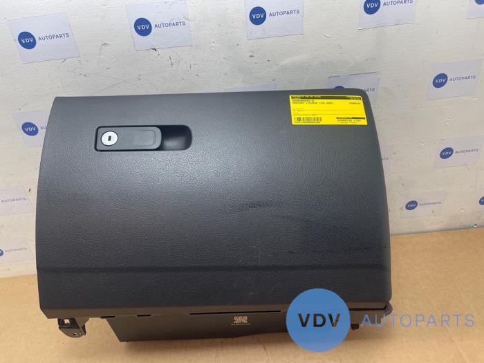 Glovebox Mercedes C-Klasse