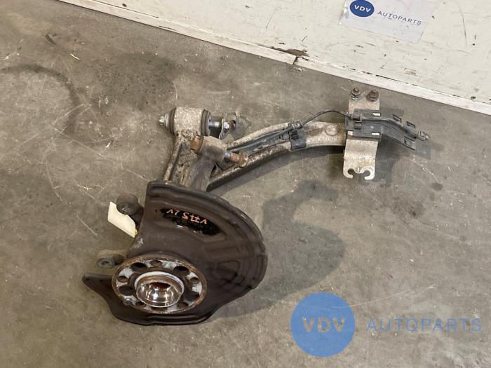 Fusee links-voor Mercedes B-Klasse