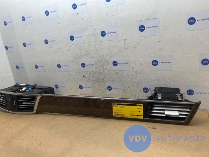 Listwa ozdobna deski rozdzielczej Mercedes E-Klasse