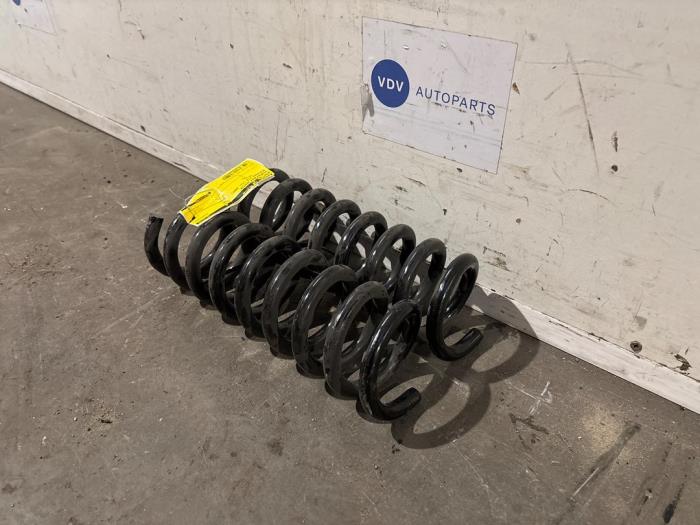 Muelle helicoidal detrás Mercedes CLK
