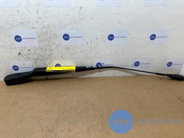 Ramie wycieraczki przedniej Mercedes CLA