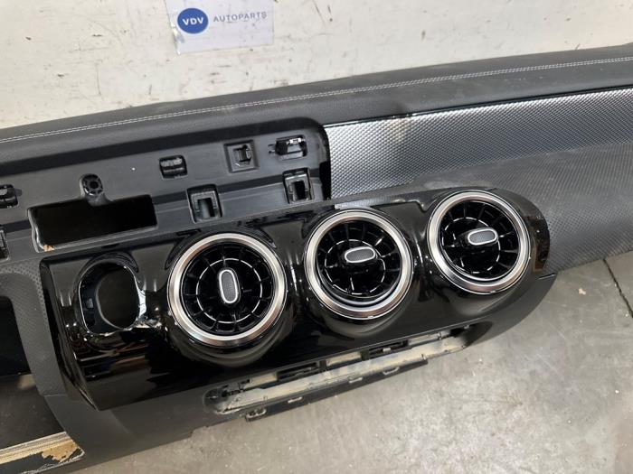 Salpicadero Mercedes CLA