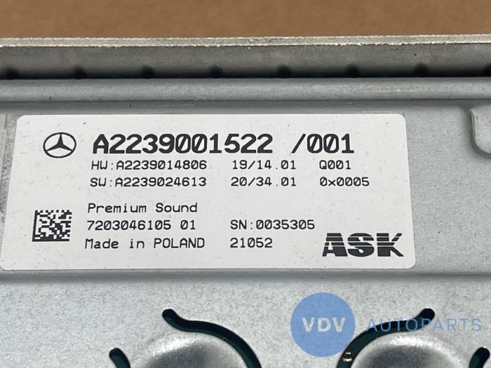 Radio versterker Mercedes S-Klasse